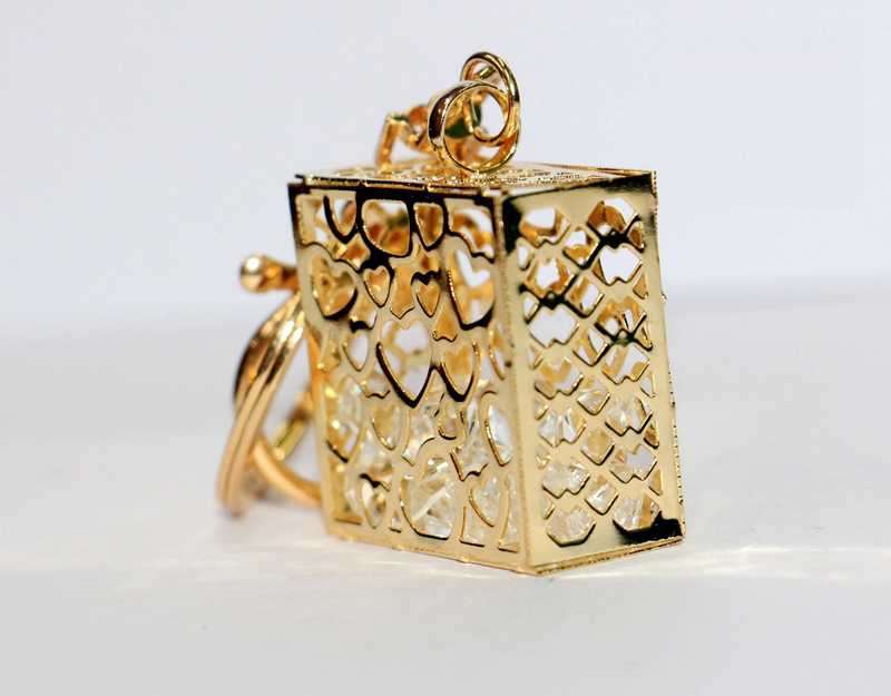 Special Love Diomond Store In Golden Cube Metal Keychain - Image 3