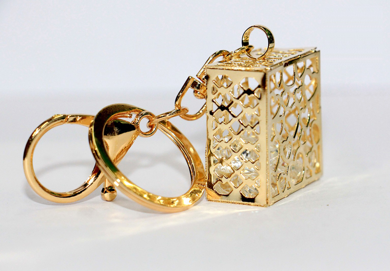 Special Love Diomond Store In Golden Cube Metal Keychain - Image 4